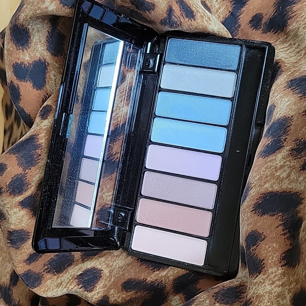 😆 AVON 8 IN 1 EYESHADOW